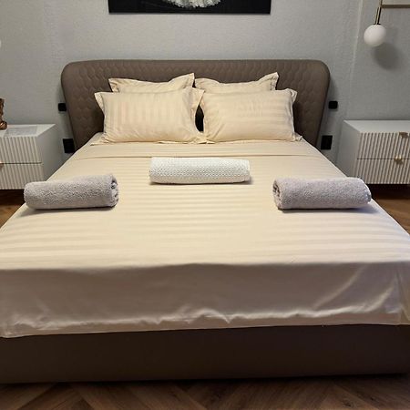 Apartament Lux Vedere Rond Alba Iulia Bucharest Exterior photo